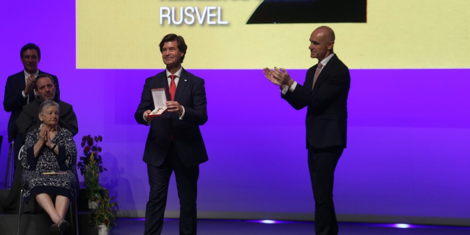 sevilla-entrega-a-rusvel-la-llave